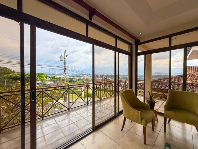 Venta de casa en Condominio en Ulloa, Heredia