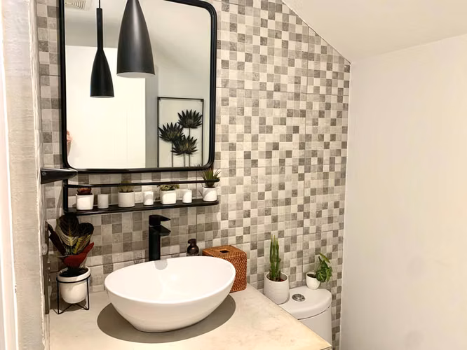 Venta de casa remodelada en Condominio Rincón de la Quebrada, Guachipelín de Escazú