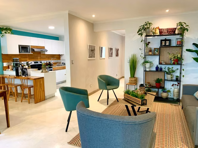 Venta de casa remodelada en Condominio Rincón de la Quebrada, Guachipelín de Escazú
