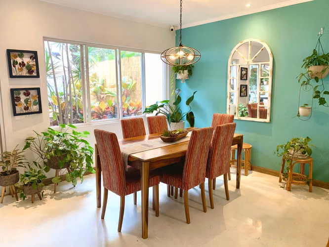 Venta de casa remodelada en Condominio Rincón de la Quebrada, Guachipelín de Escazú