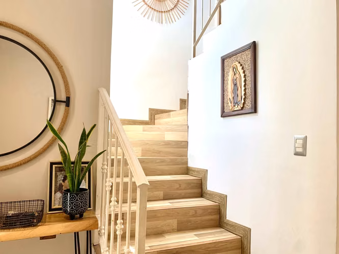 Venta de casa remodelada en Condominio Rincón de la Quebrada, Guachipelín de Escazú