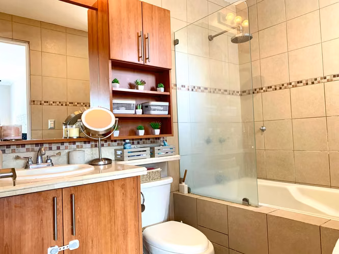 Venta de casa remodelada en Condominio Rincón de la Quebrada, Guachipelín de Escazú