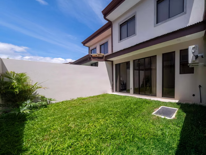 Venta de Casa dentro Exclusivo Condominio
