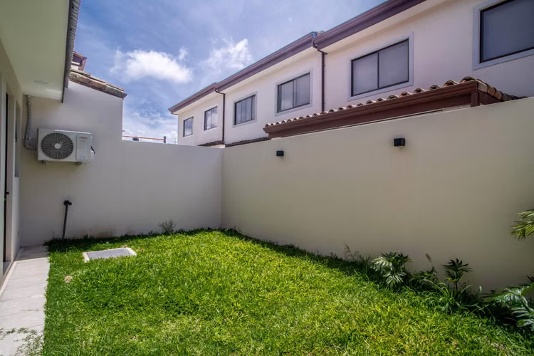 Venta de Casa dentro Exclusivo Condominio