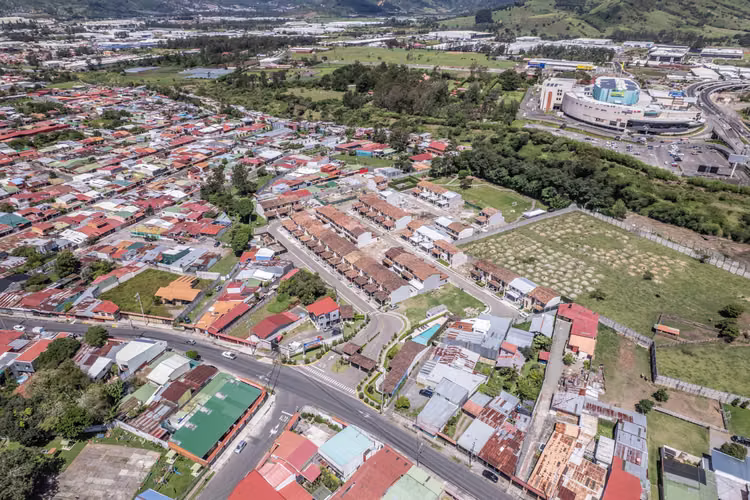 Venta de Casa dentro Exclusivo Condominio