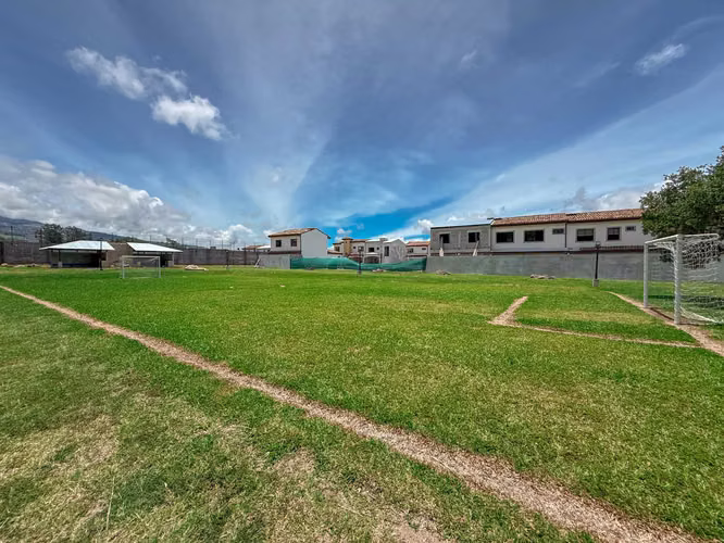 Venta de Casa dentro Exclusivo Condominio