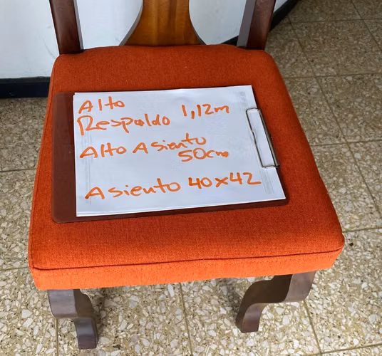 3 Sillas y una Base sin Respaldo