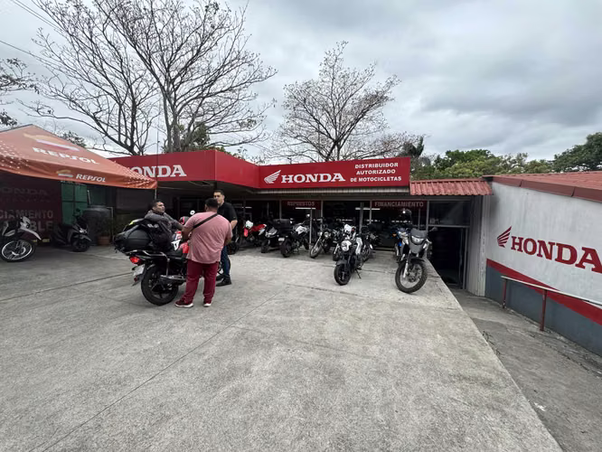 Local comercial en Santa Ana sobre calle altamente transitada - Imagen 8