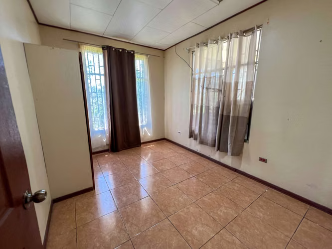 ¡REBAJADA: Propiedad de mas de 1000 m2 con casa y apartamento en Esparza y Puntarenas!