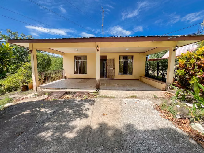 ¡REBAJADA: Propiedad de mas de 1000 m2 con casa y apartamento en Esparza y Puntarenas!