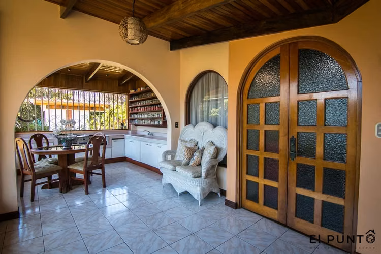 Venta de Casa independiente en Sabanilla Montes de Oca