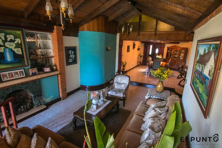 Venta de Casa independiente en Sabanilla Montes de Oca