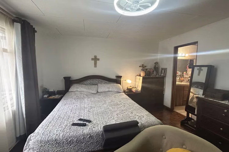 Se vende casa en Barrio Freses Curridabat - Imagen 14