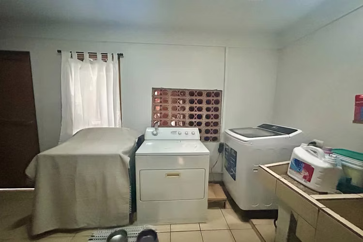 Se vende casa en Barrio Freses Curridabat - Imagen 11