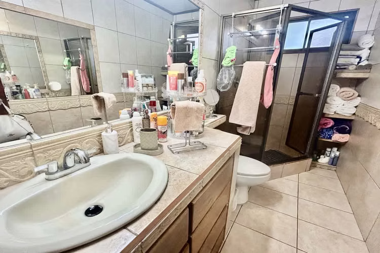 Se vende casa en Barrio Freses Curridabat - Imagen 15