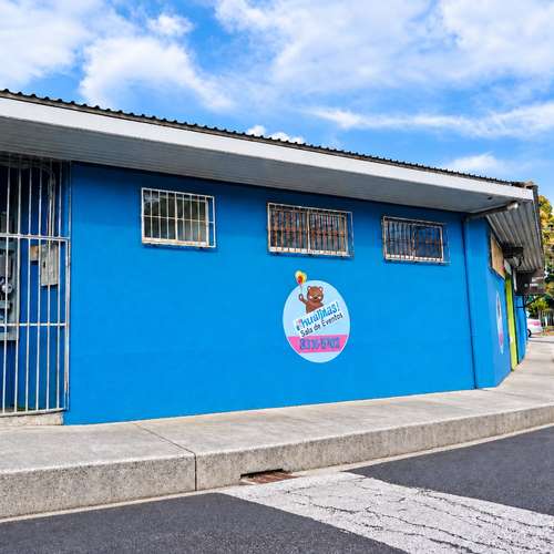 Propiedad comercial esquinera con 7 locales en Guayabo de Bagaces 