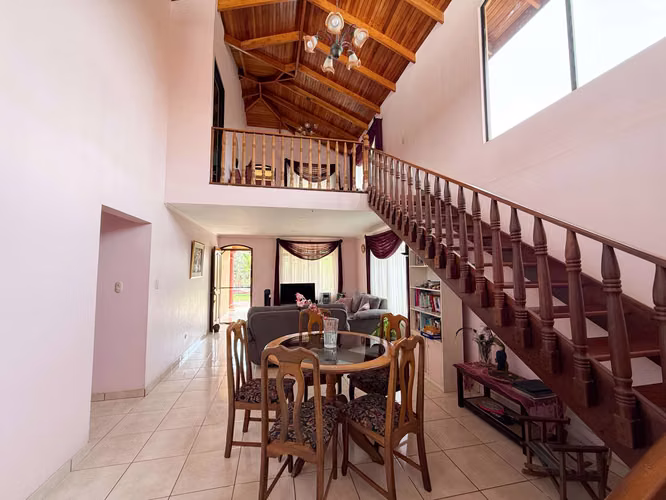 Se vende Casa en Residencial Atenas