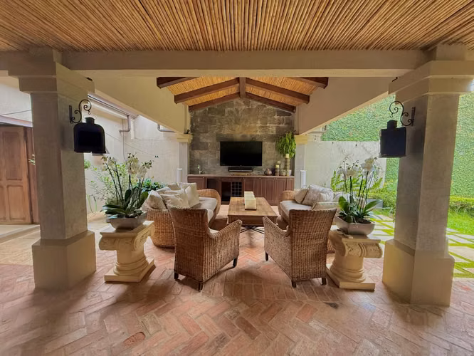 VENTA DE CASA EN LAURELES, ESCAZÚ*