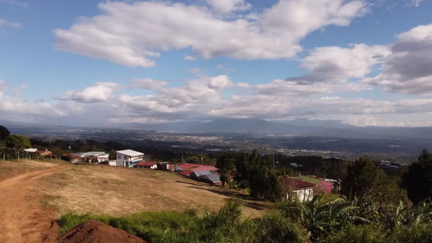 Terreno 11,066 m² con frente a calle pública en Naranjo