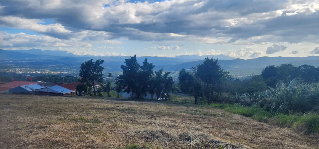 Terreno 11,066 m² con frente a calle pública en Naranjo