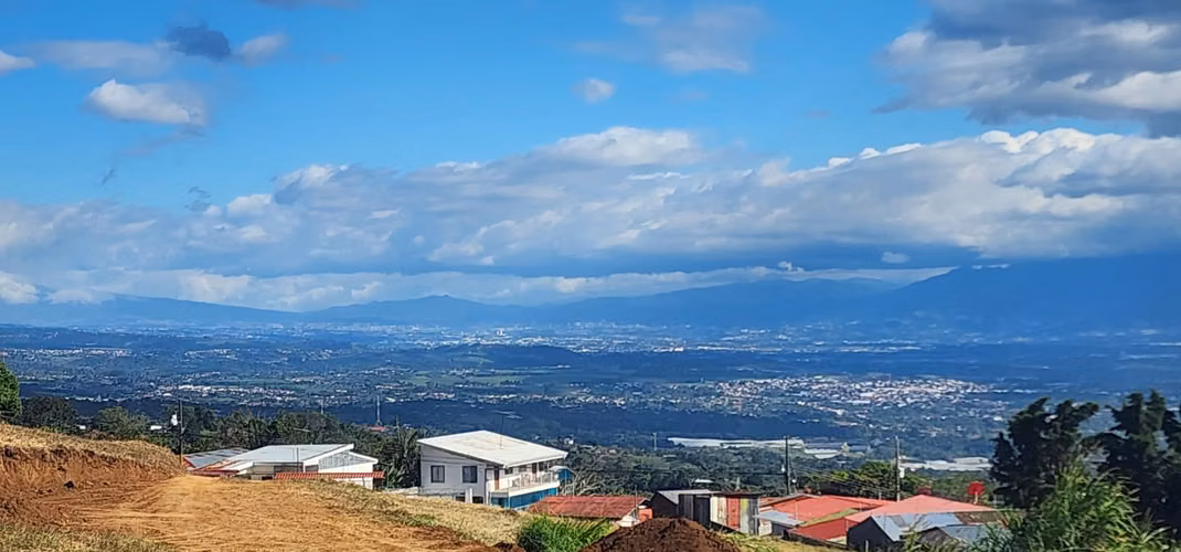 Terreno 11,066 m² con frente a calle pública en Naranjo