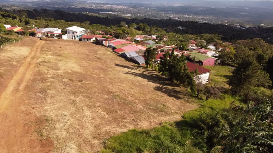 Terreno 11,066 m² con frente a calle pública en Naranjo