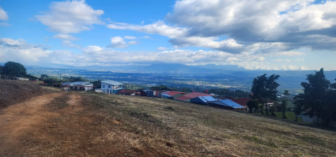 Terreno 11,066 m² con frente a calle pública en Naranjo