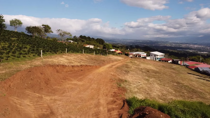 Terreno 11,066 m² con frente a calle pública en Naranjo