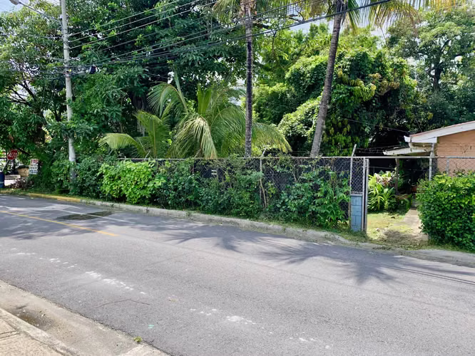Terreno en Santa Ana Centro – $225,000