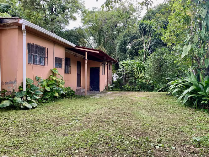 Terreno en Santa Ana Centro – $225,000