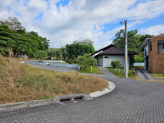 Lote de Playa piscina cerquita en Punta Leona….1h de San Jose