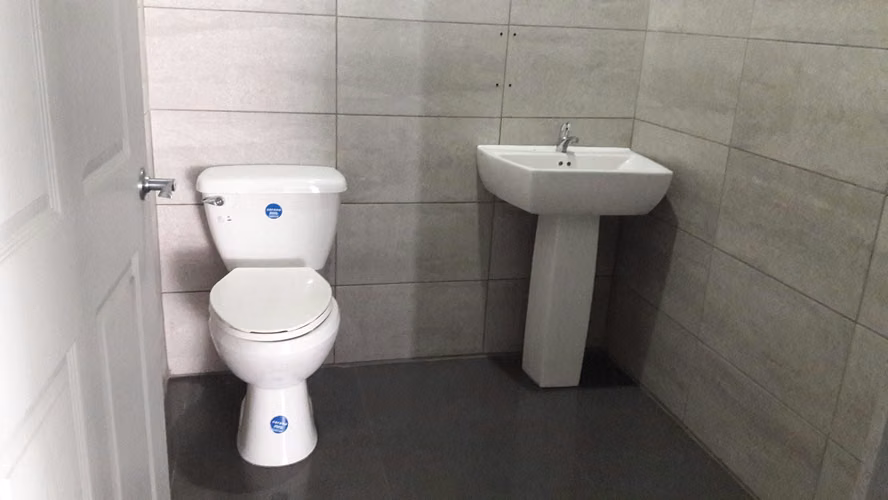 Alquiler de Local Comercial de 1500m2 en Segundo Nivel en Curridabat. ID 40925