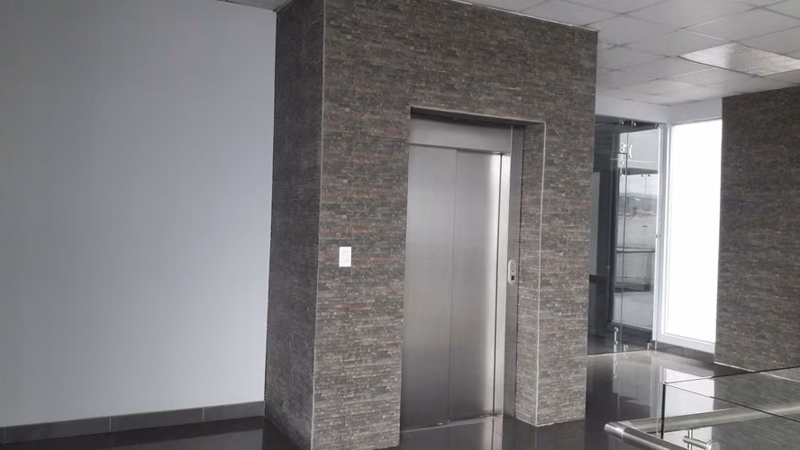 Alquiler de Local Comercial de 1500m2 en Segundo Nivel en Curridabat. ID 40925