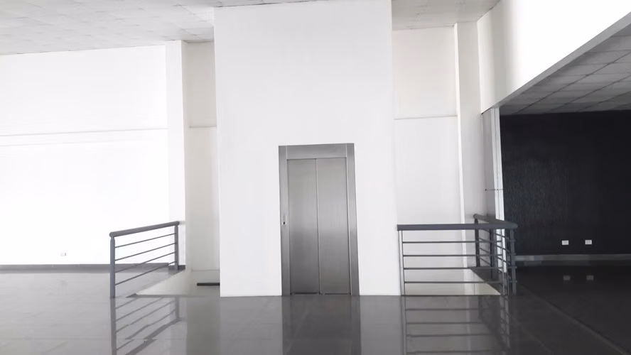 Alquiler de Local Comercial de 1500m2 en Segundo Nivel en Curridabat. ID 40925