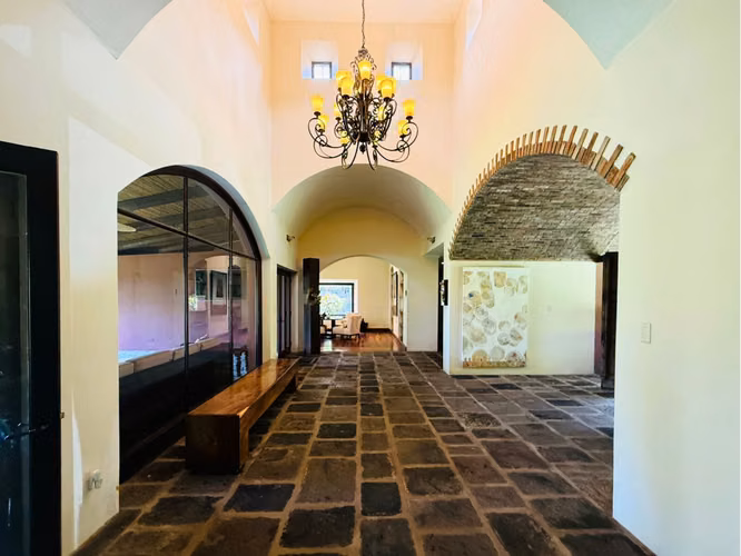Exclusiva Hacienda de Lujo en Venta en Salitral de Santa Ana – Villa Artesana