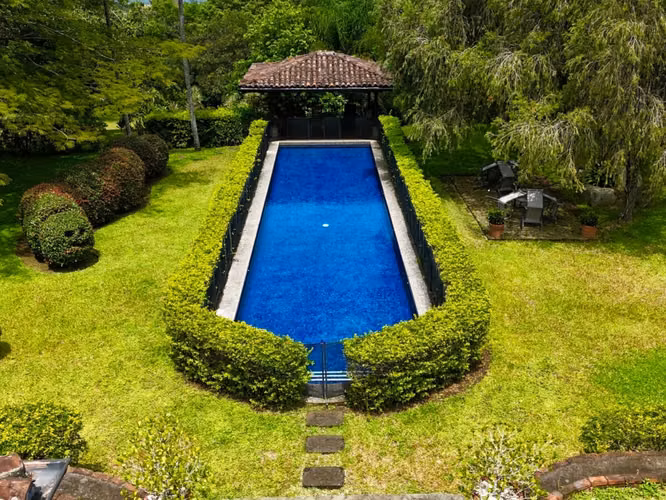 Exclusiva Hacienda de Lujo en Venta en Salitral de Santa Ana – Villa Artesana