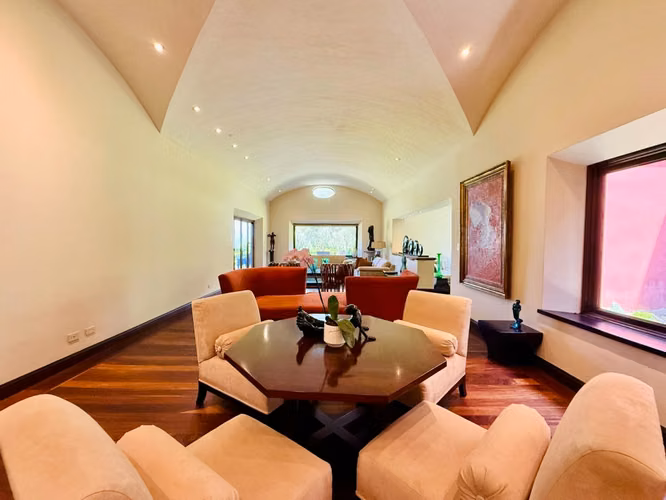 Exclusiva Hacienda de Lujo en Venta en Salitral de Santa Ana – Villa Artesana