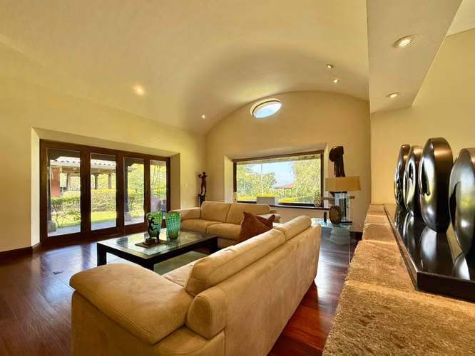 Exclusiva Hacienda de Lujo en Venta en Salitral de Santa Ana – Villa Artesana