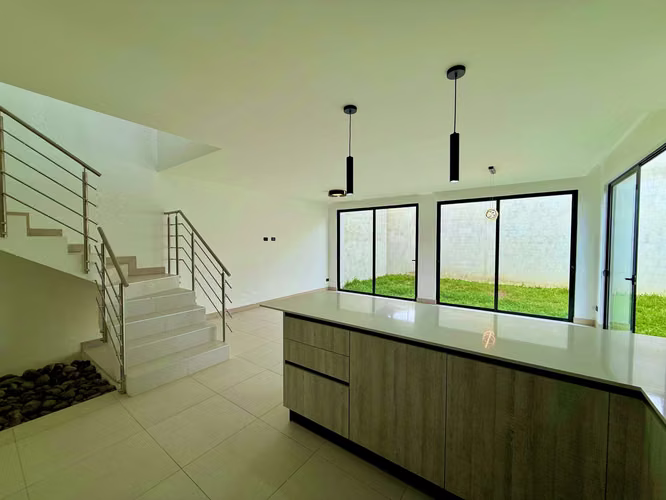 Casa Nueva en Venta. De las Ultimas del Proyecto