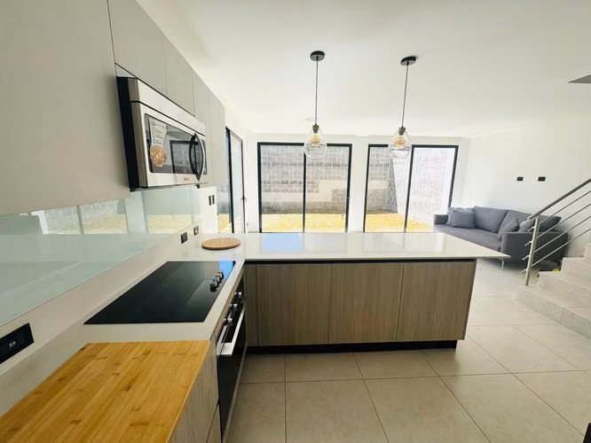 Casa Nueva en Alquiler Lindora Village - Imagen 3