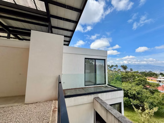 Se vende hermoso apartamento en San Rafael de Montes de Oca.