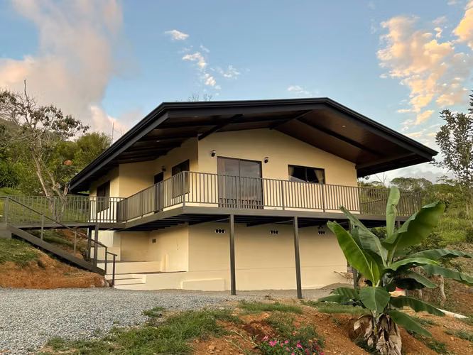 Beautiful Independent Home with City Views – San Isidro del General