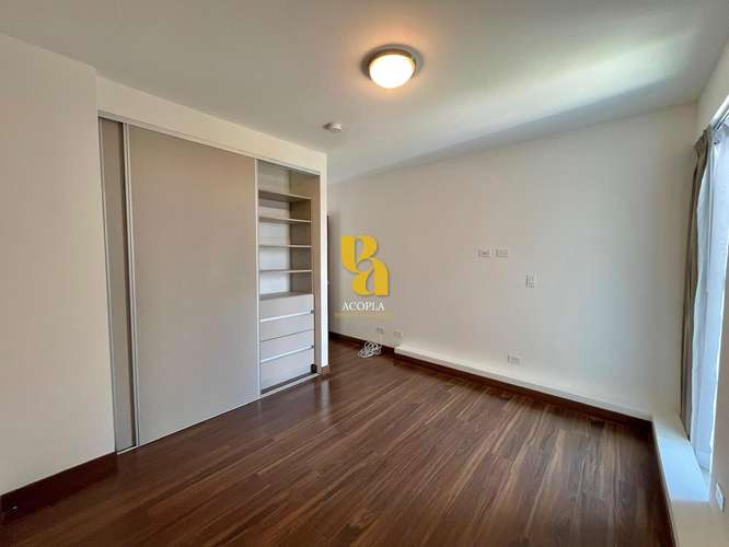 Alquiler de amplio apartamento en Escazú