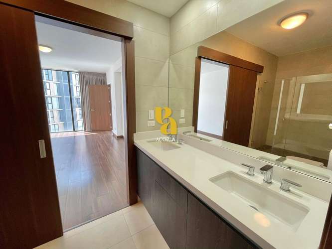 Alquiler de amplio apartamento en Escazú
