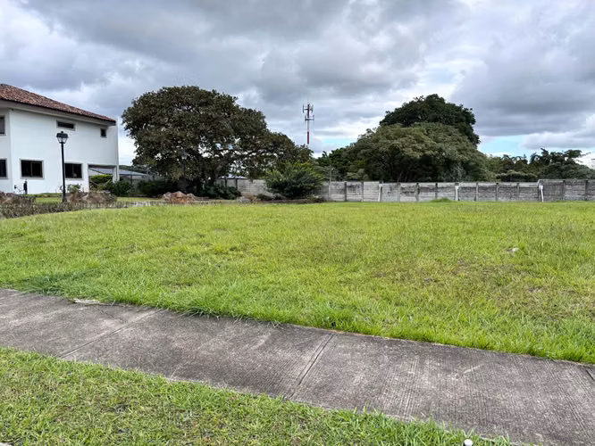 For sale 2 lands in Comunity Gate, La Guácima Alajuela