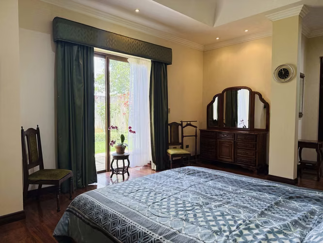 Venta en Bosque de Altamonte, Curridabat | 636 m² | 4 Habitaciones  Terraza