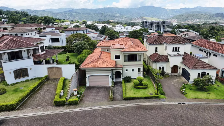 Venta en Bosque de Altamonte, Curridabat | 636 m² | 4 Habitaciones  Terraza