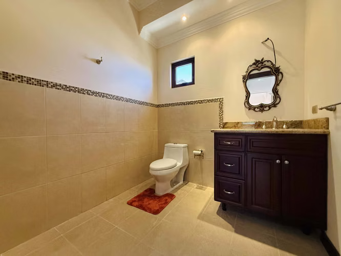 Venta en Bosque de Altamonte, Curridabat | 636 m² | 4 Habitaciones  Terraza
