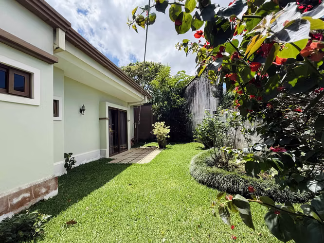 Venta en Bosque de Altamonte, Curridabat | 636 m² | 4 Habitaciones  Terraza