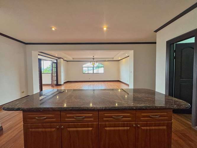 SE ALQUILA CASA EN ESCAZÚ - Imagen 18